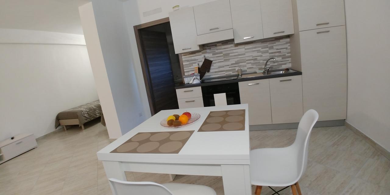 Paradeisos Residence Sas Сомма-Ломбардо Экстерьер фото