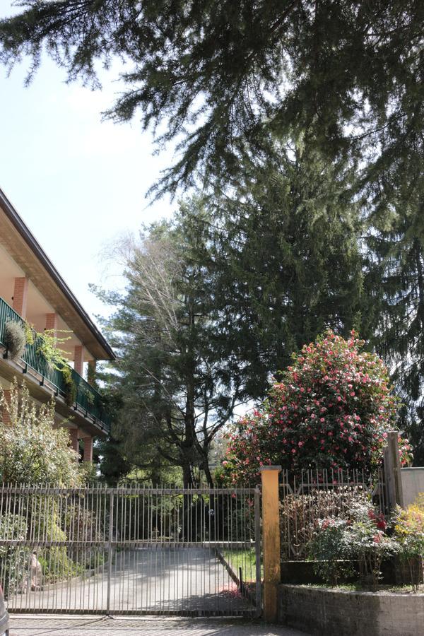 Paradeisos Residence Sas Сомма-Ломбардо Экстерьер фото