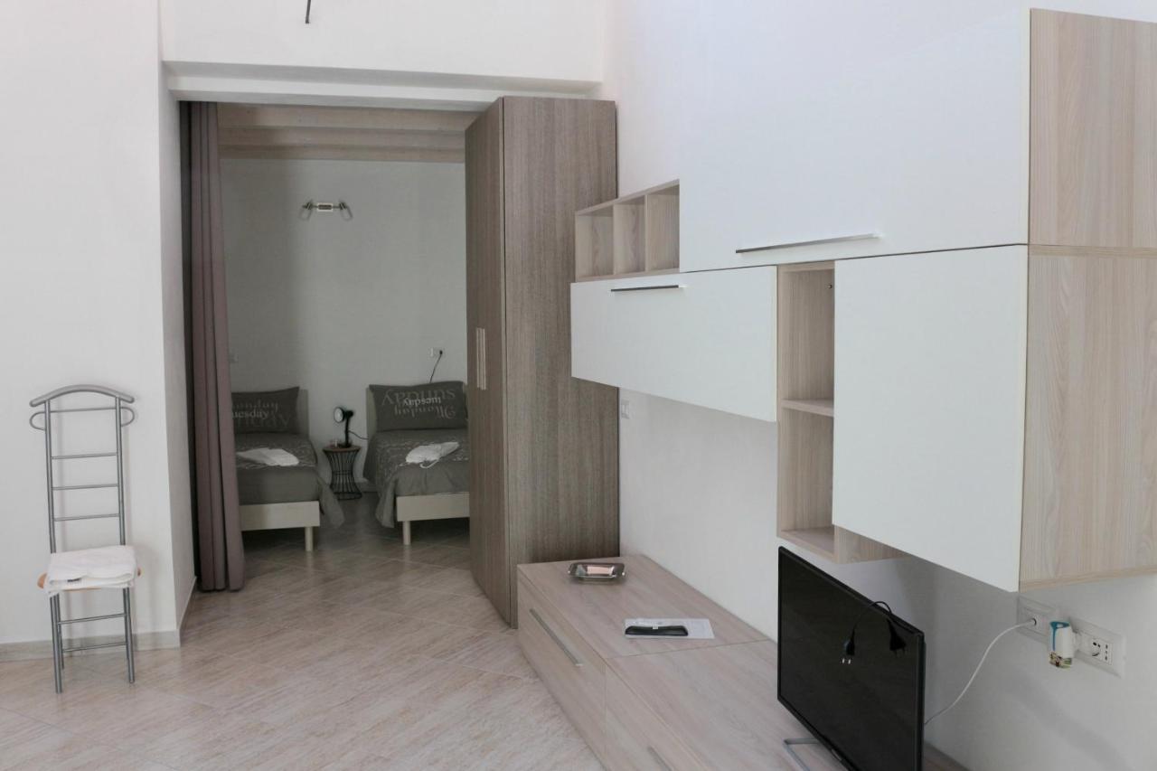 Paradeisos Residence Sas Сомма-Ломбардо Экстерьер фото